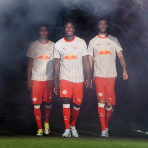 RB Leipzig 2026-27 Maglia home: sempre rossa e bianca, ma con molti dettagli rivisti