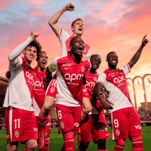 AS Monaco Heimtrikot 2026-27 im Test: Das Ikonische Rot-Weiße Diagonaldesign Ist Zurück – Lohnt Sich das Neue Mizuno-Trikot?