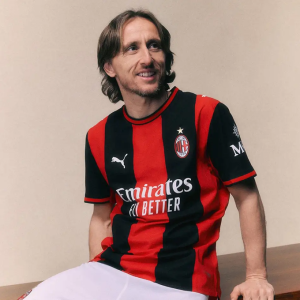 Ritorna lo spirito rossonero! Svelata ufficialmente la maglia home AC Milan 26/27
