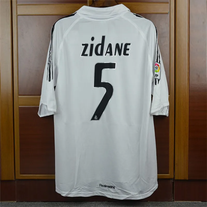 Maglia retro del Real Madrid numero 5 di Zinedine Zidane 2005/06 campo casa - Bianca