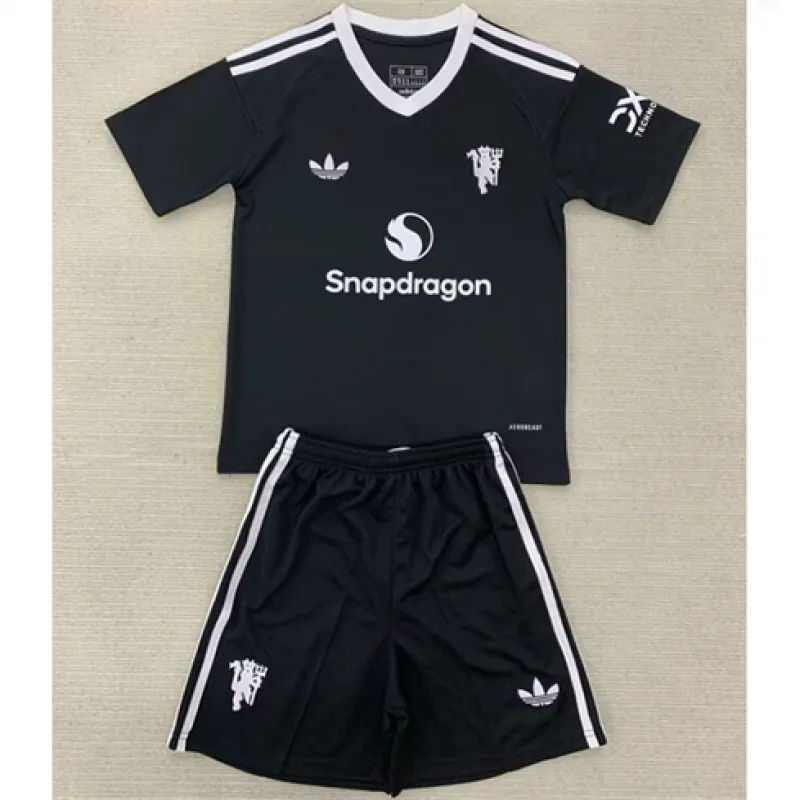 Manchester United Kids' Goalkeeper Jersey + Shorts 2024/25 - Black