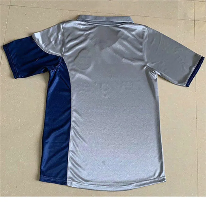 Le maillot rétro d'extérieur 2001 de FC Porto - Argent