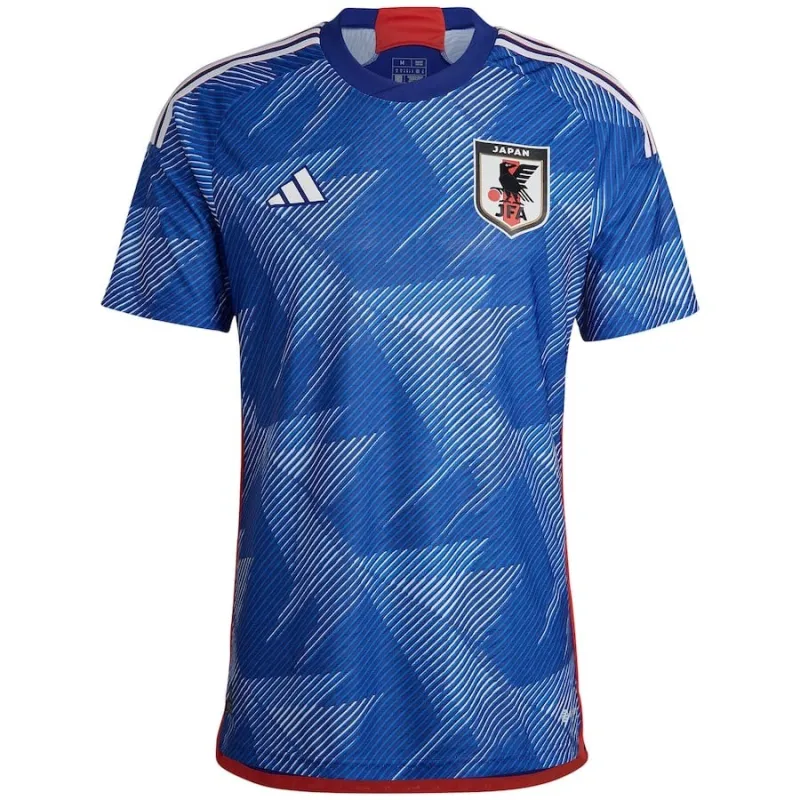 La version du joueur du maillot domicile bleu de l'équipe nationale japonaise lors de la Coupe du monde 2022.