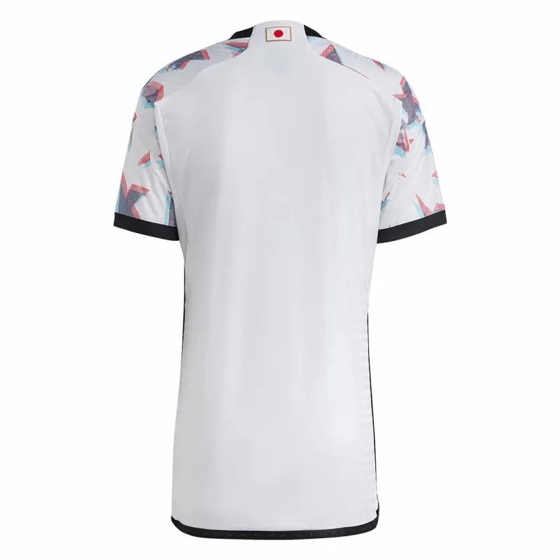 La version du joueur du maillot d'extérieur blanc de l'équipe nationale japonaise lors de la Coupe du monde 2022.