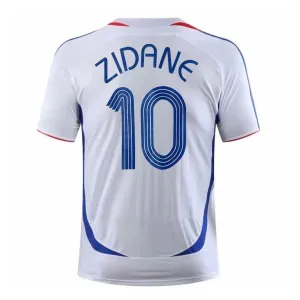 Das retro Auswärtstrikot der französischen Nationalmannschaft von Zinedine Zidane im Jahr 2006 - weiß.