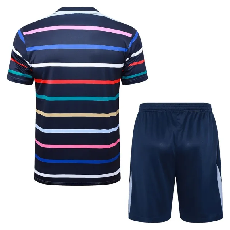 Das Trainingsanzug und die Shorts der französischen Nationalmannschaft für die Saison 2024/25 - blaues Muster.