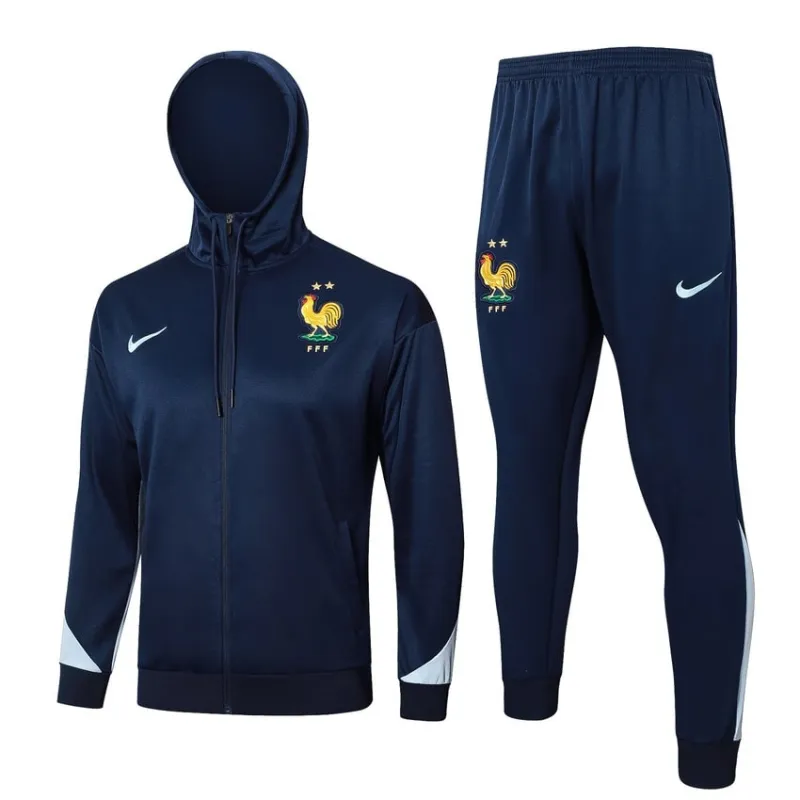 Le survêtement avec capuche et les pantalons de l'équipe de France pour la saison 2024/25 - bleu foncé.