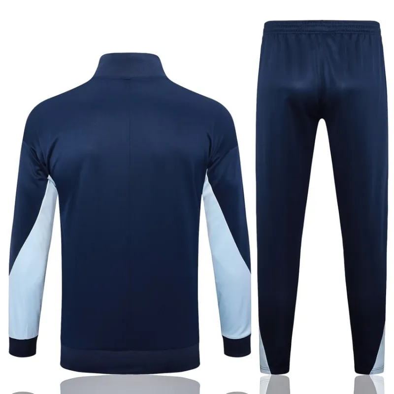 Die Sportjacke und die Hosen der französischen Nationalmannschaft 2024/25 - blau