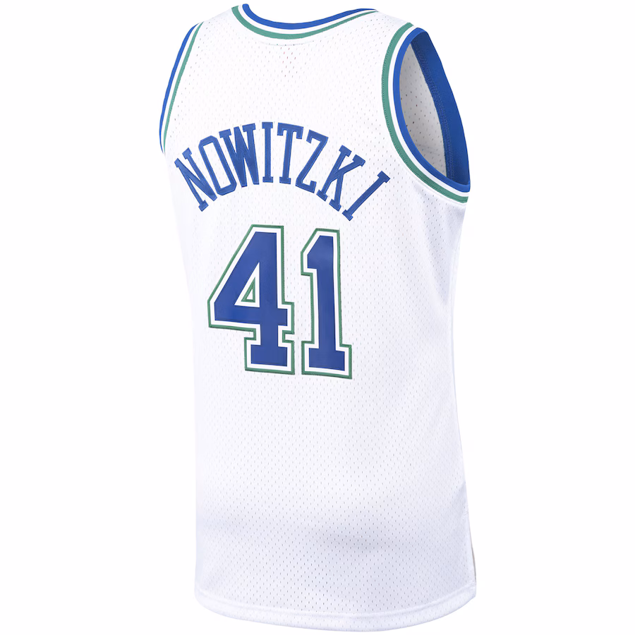 Dirk Nowitzki, Dallas Mavericks, 1998/99 Classic Edition, White